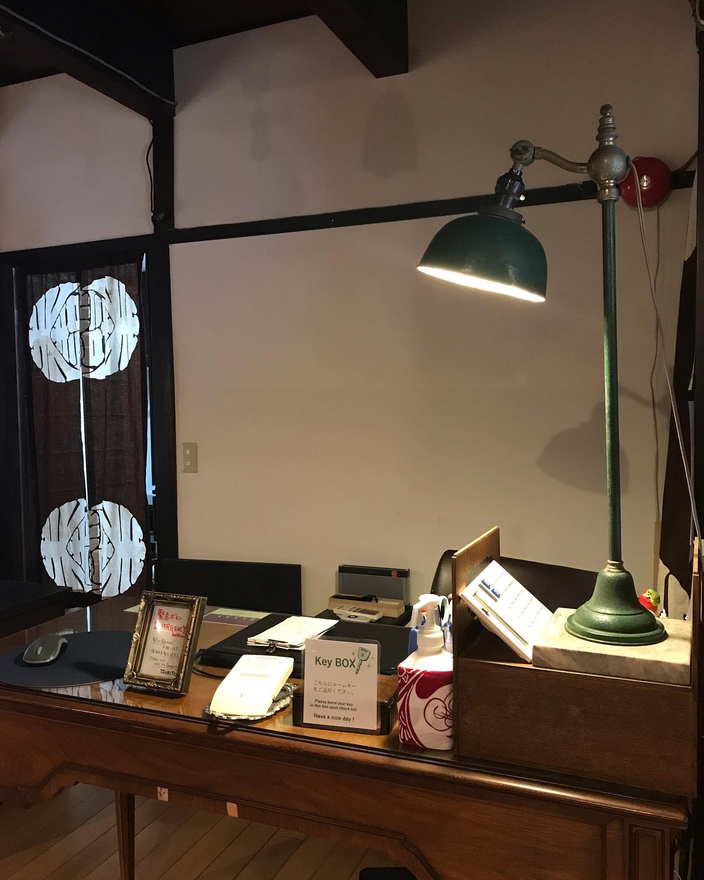 レセプションデスク ...